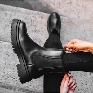 Thursday Boot Company Everyday Black Leather Lug Sole Legend Chelsea Boots 9 US